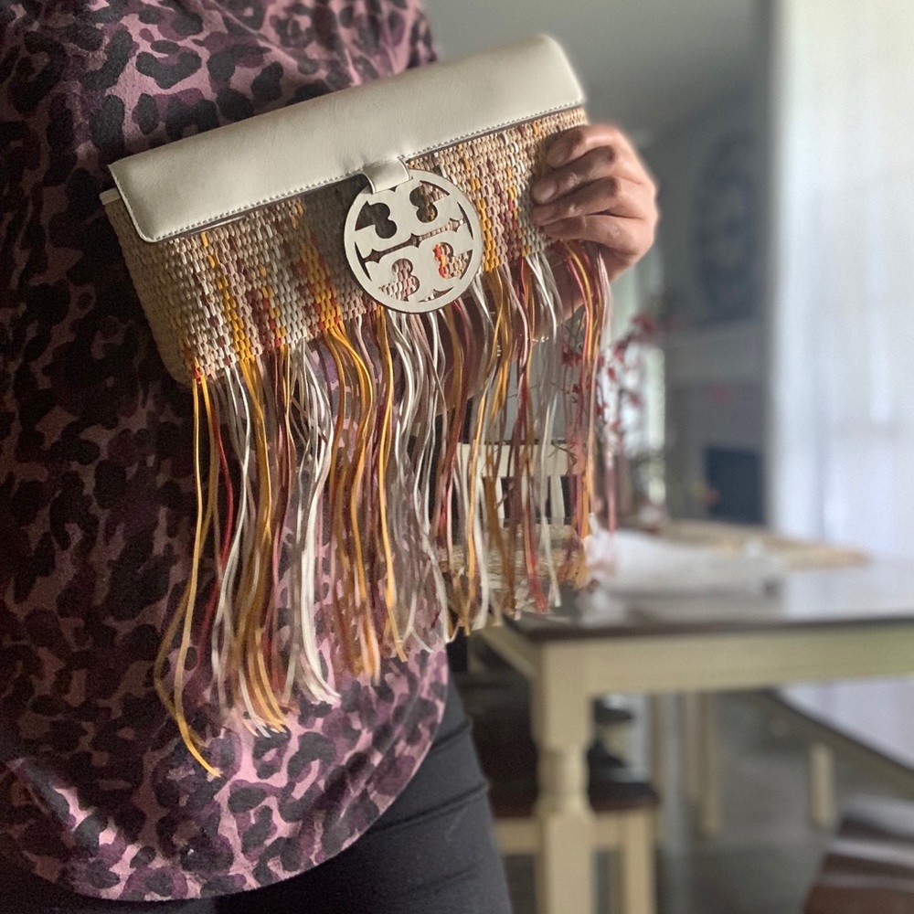 HP♥️ Tory Burch Miller Fringe Woven Clutch - Picture 9 of 10
